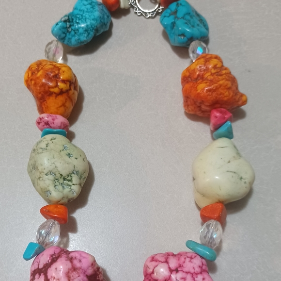 Artisan handcrafted howlite and rhinestone cross necklace - Picture 2 of 7